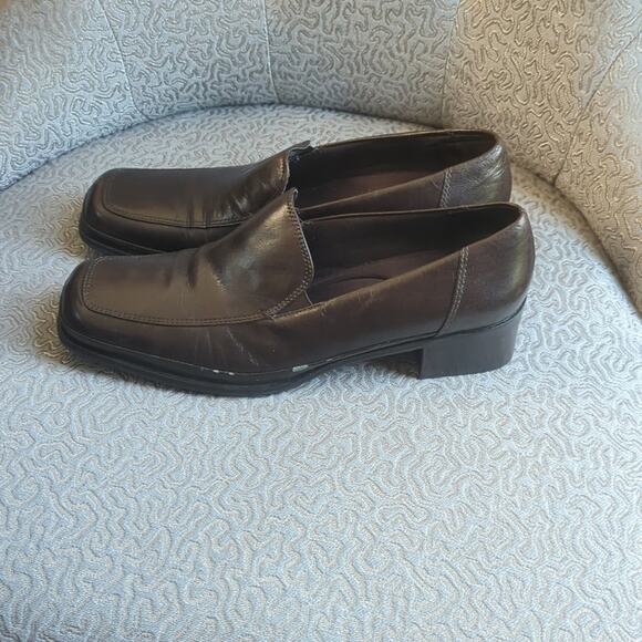 Liz Claiborne Motive Pump, 9 - Picture 3 of 7